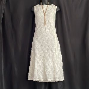 Cute stretchy off white dress knee length open circle with tie in back